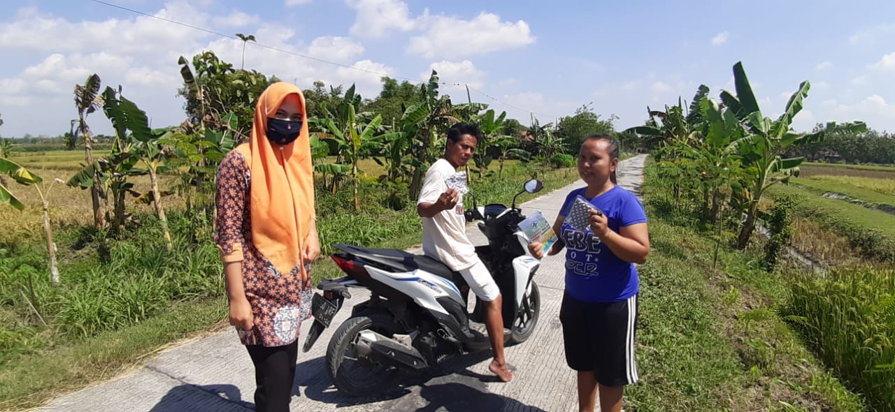 Pembagian masker untuk masyarakat